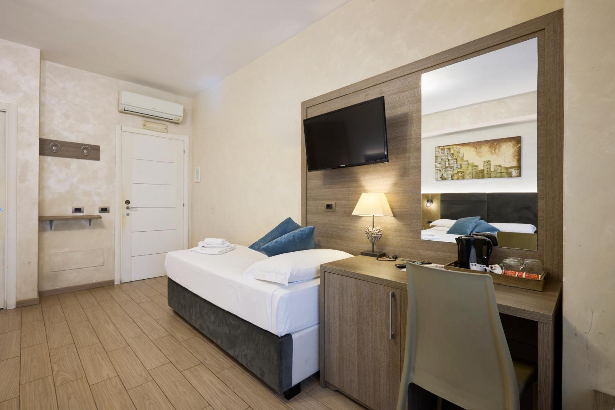 Relais Tiburtina Couette-café 2*